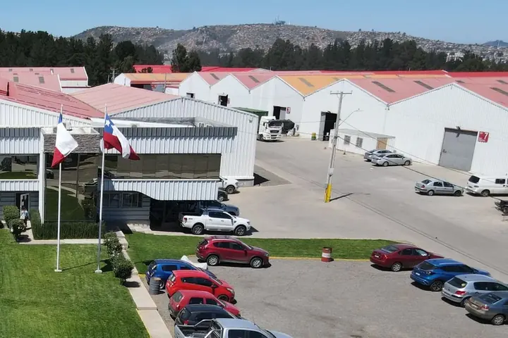 Oficinas dentro de las bodegas del condominio